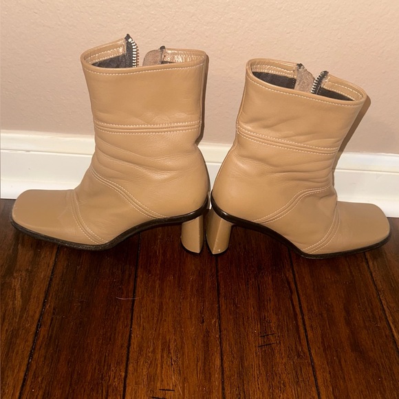 Goffredo Fantini Italy Tan Leather Zip Low Calf Boots Women Sz 36 EU (Sz 6 USA) - Picture 3 of 15